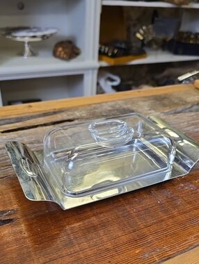 BergHOFF Clear Plastic Lid Butter Dish with Silver-Tone Tray